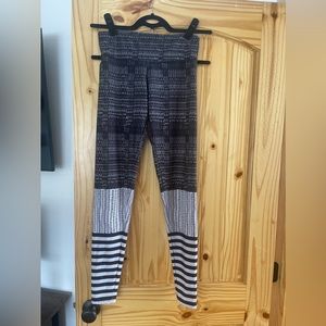 Onzie Black and White Leggings size S/M